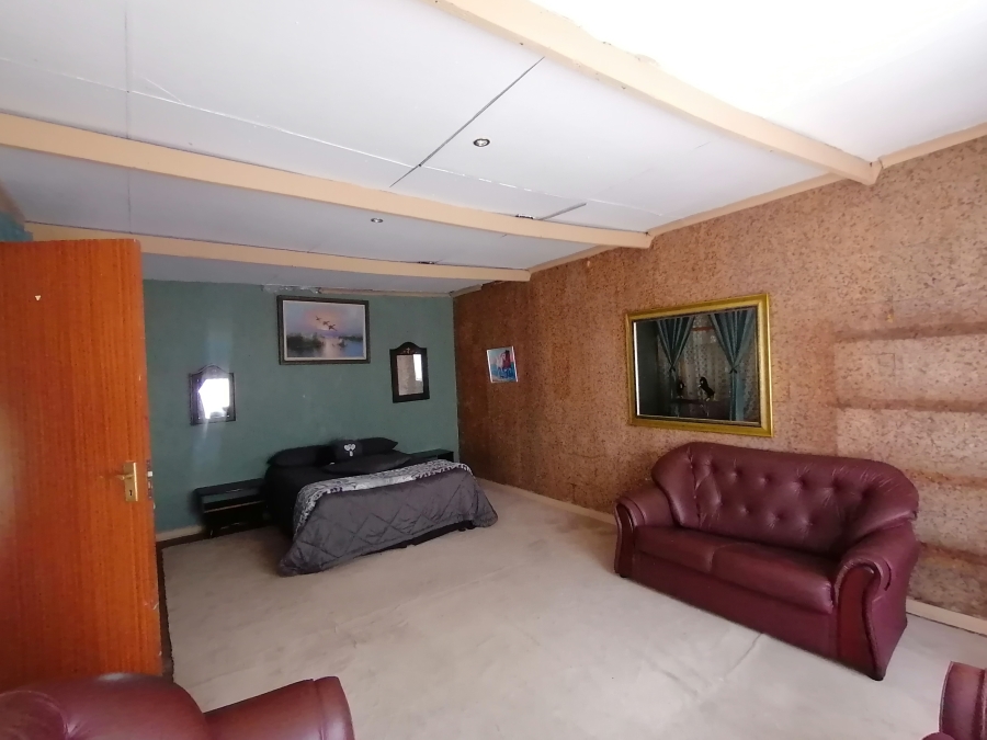 7 Bedroom Property for Sale in Stilfontein North West